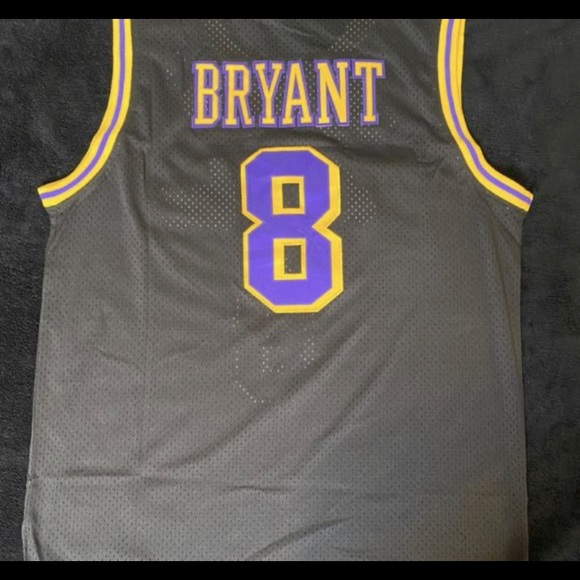 Throwback Vintage LA Lakers Kobe Bryant Jersey - Picture 3 of 3